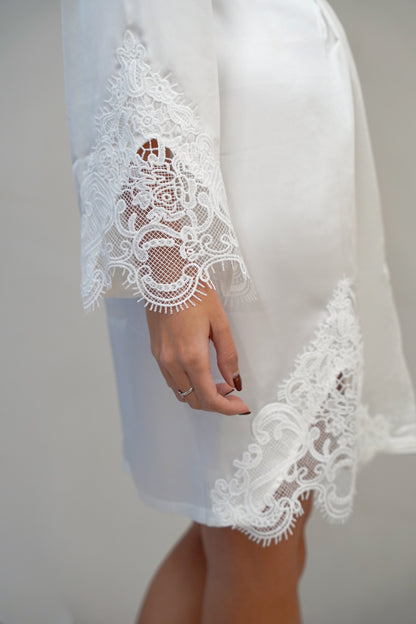 Bata de Satín Blanca