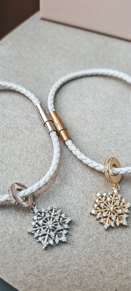 Brazalete Cuero blanco y charm de copo brillante image 0